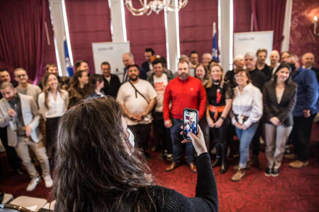 Les 35 chefs du collectif réunis lors de la conférence de presse