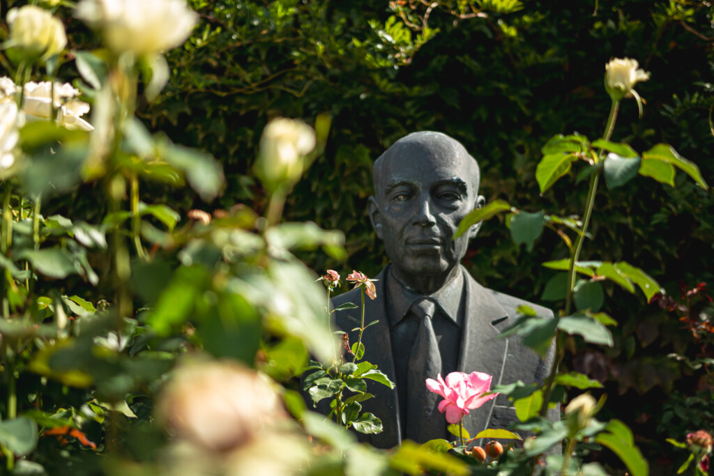 Une statue à la mémoire de Manoel Domingues Poças Júnior, l’arrière-grand-père de Pedro