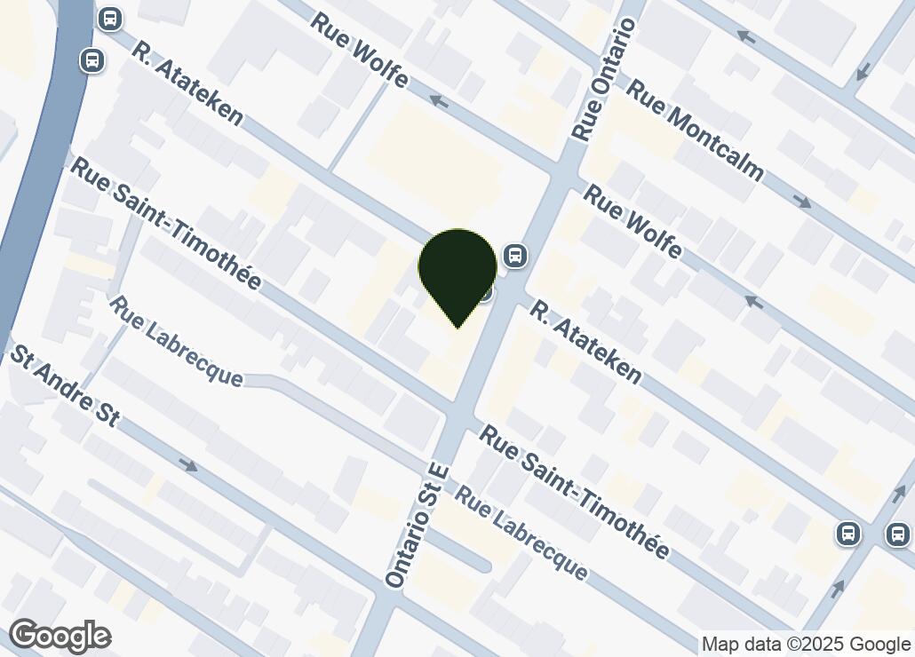 Map showing location at 45.520015, -73.56327