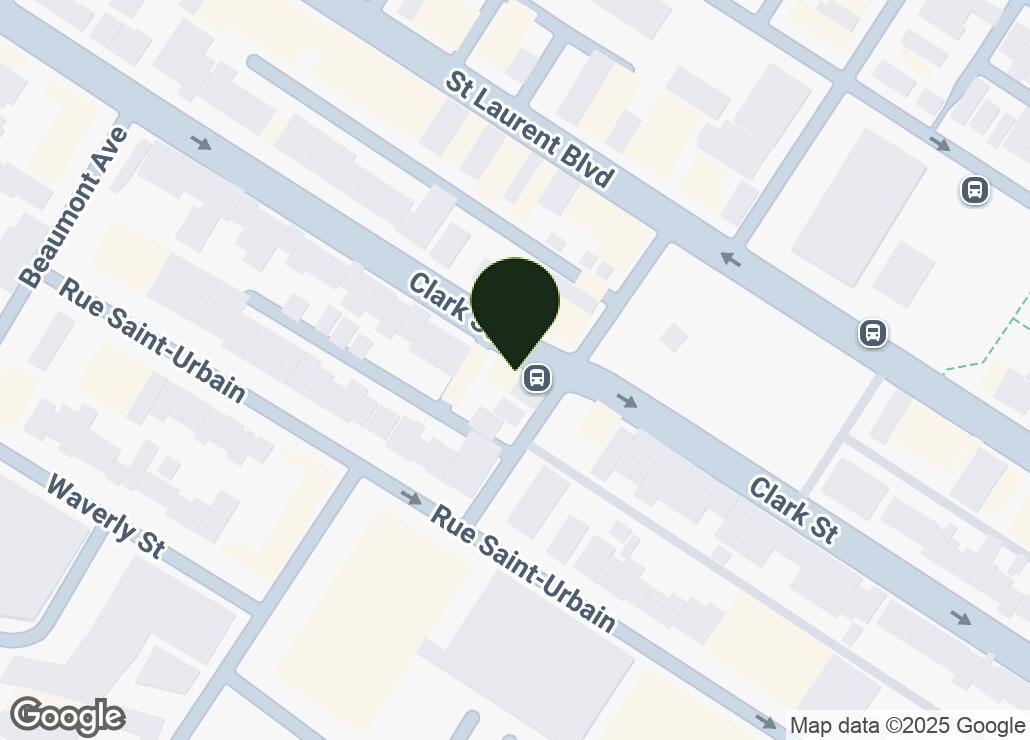 Map showing location at 45.5313719, -73.613134