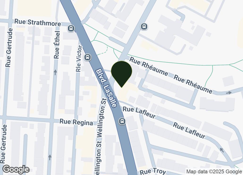 Map showing location at 45.4677104, -73.5661322